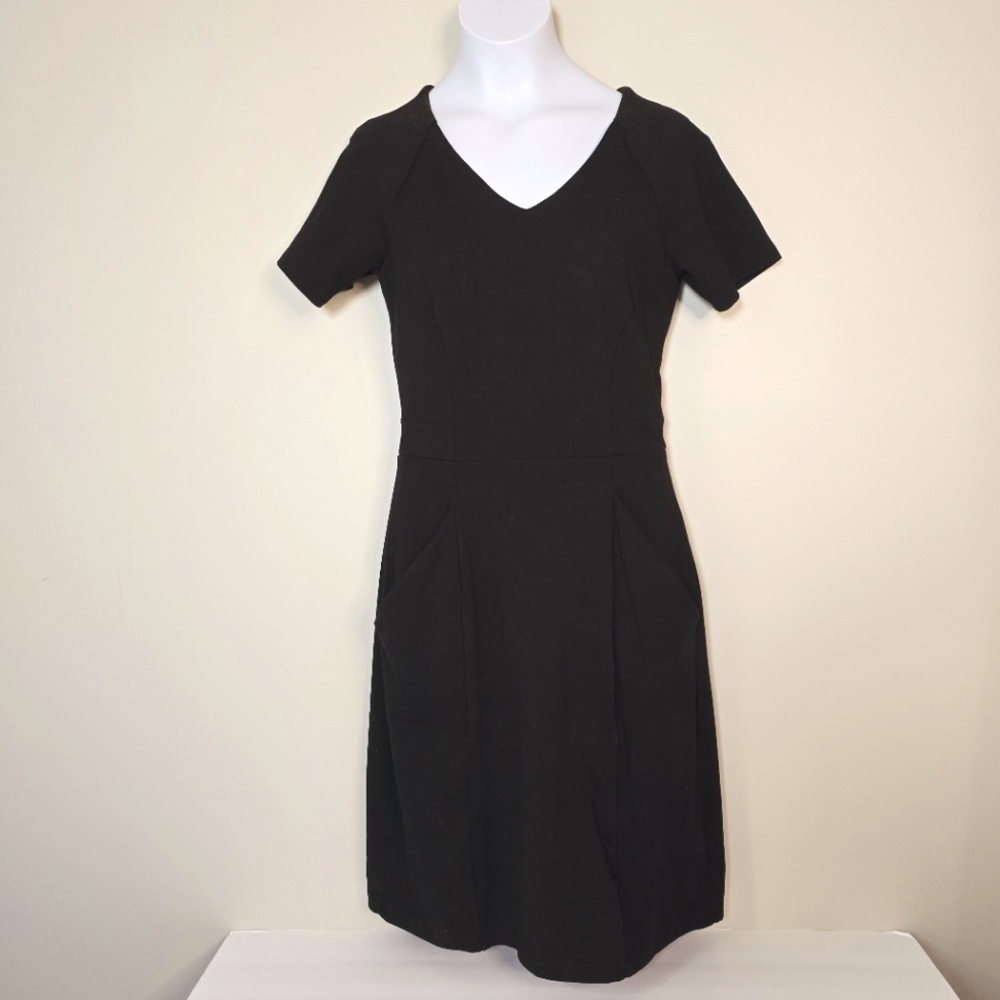 Susana Monaco Black V-Neck Sheath Small Pocket Dress